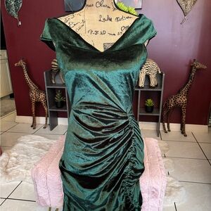 Chic Dark Green Velvet Midi Dress